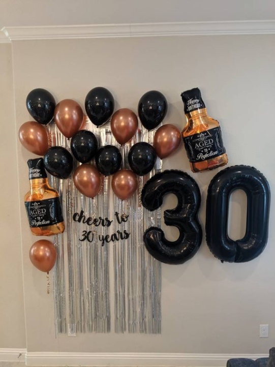 30 And Thriving: Fun And Fabulous 30th Birthday Party Decorations!