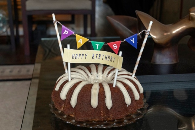 Niche Utama 1 How To Decorate Bundt Cakes For Birthdays – FAKING IT FABULOUS