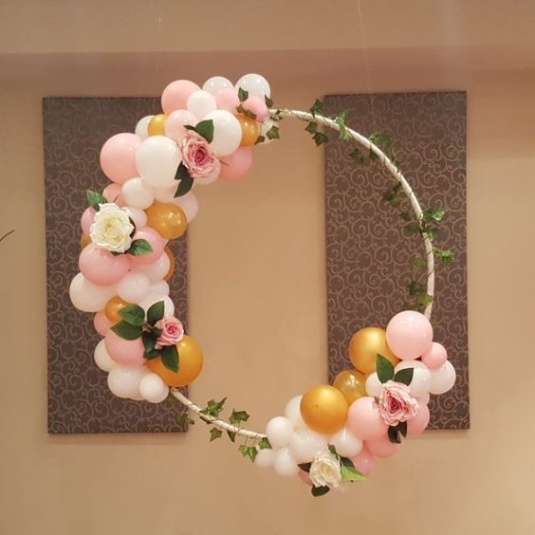 birthday hula hoop decorating ideas Niche Utama 2  Awesome DIY Hula Hoop Wreaths  Balloon wreath, Diy balloon