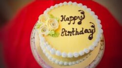 Niche Utama 2 HOW TO DECORATE A SIMPLE BIRTHDAY CAKE / MAGIC OUT OF HANDS – YouTube