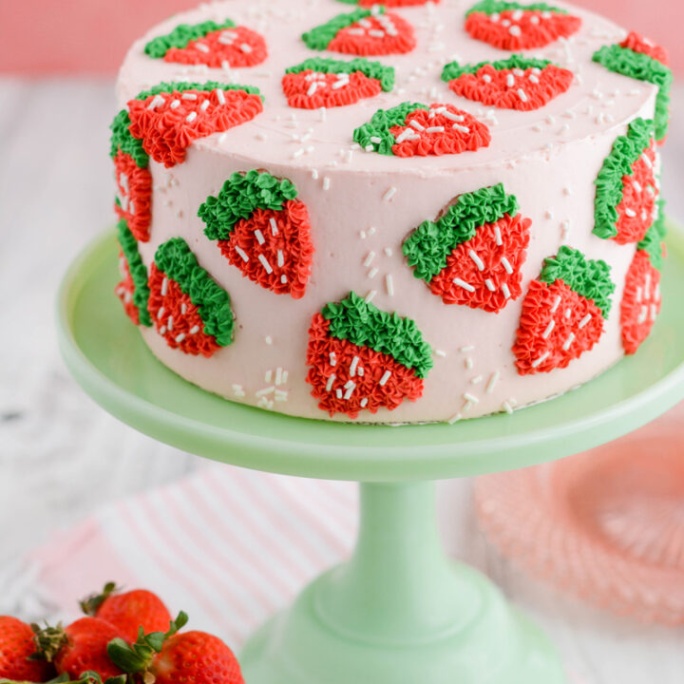 Niche Utama 2 Strawberry Patch Layer Cake